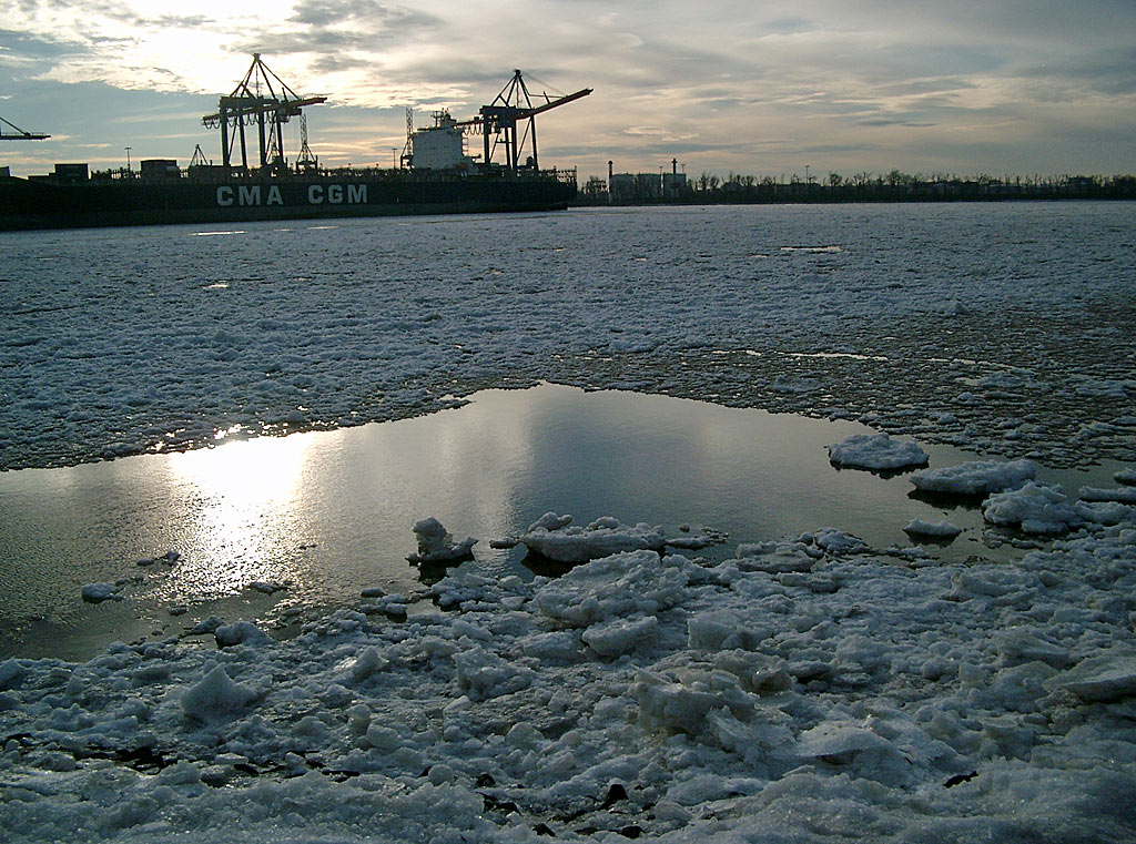 Elbe-Hamburg-Winter - Hintergrundbild