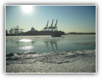 Hamburg Hafen Elbe im Winter