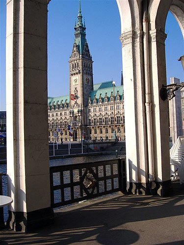 die Alsterarkaden in Hamburg