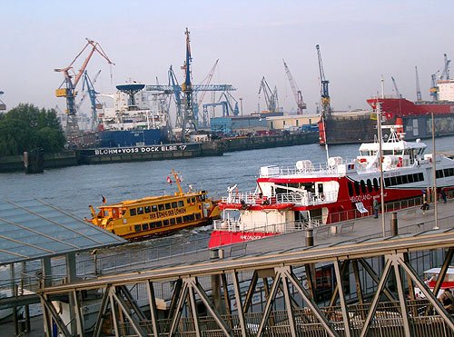 Hamburger Hafen - St. Pauli Landungsbrücken