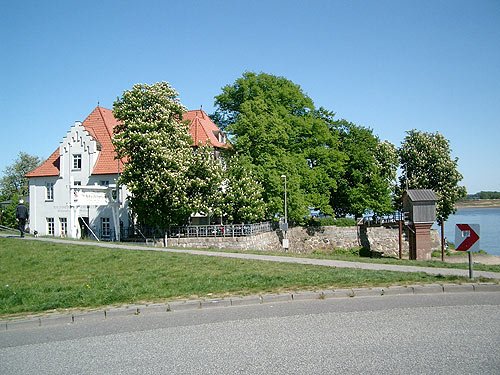 Zollenspieker Faehrhaus - an der Elbe - Vierlanden