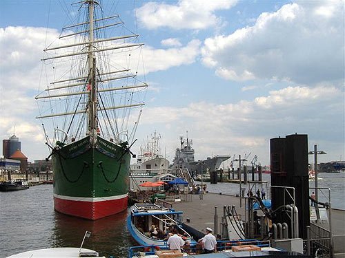 Museumsschiffe „Rickmer Rickmers“ und „Cap San Diego“