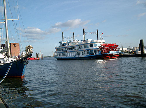 Louisiana Star Schaufelraddampfer Hamburg