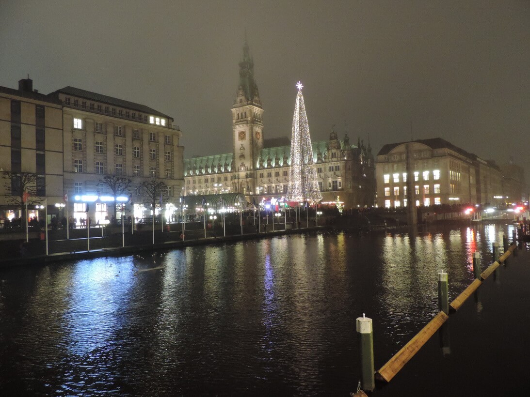 Hamburg bei Nacht – Hamburger Rathausmarkt