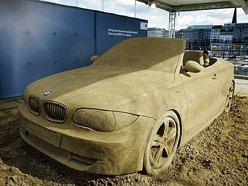 Hamburg: BMW 1er Cabrio aus Sand