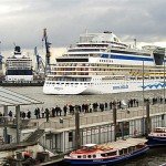 Hamburg - AIDAbella im Hamburger Hafen