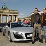 Iron Man und Audi R8 vor Brandenburger Tor in Berlin