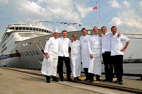 Kreuzfahrt Schiff MS EUROPA im Hamburger Hafen