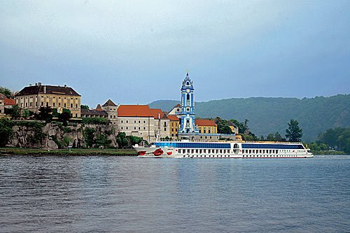 Auf der Donau zum Wiener Weihnachtsmarkt