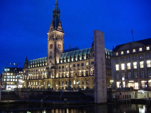 Hamburg – Rathaus bei Nacht