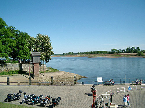 Die Elbe bei Hamburg Zollenspieker