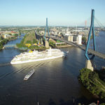 Kreuzfahrtschiff MS EUROPA in Hamburg