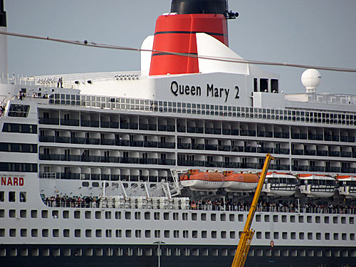 Queen Mary 2 in Hamburg