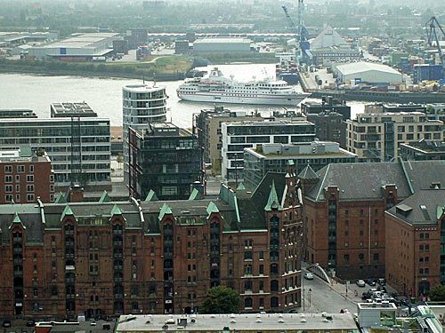 Kreuzfahrtschiff MS Hanseatic in Hamburg