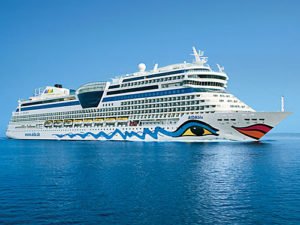 AIDAblu im Hamburger Hafen