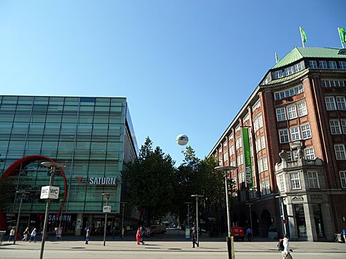 Die Mönckebergstraße in Hamburg