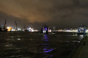 Hamburger Hafen bei Nacht